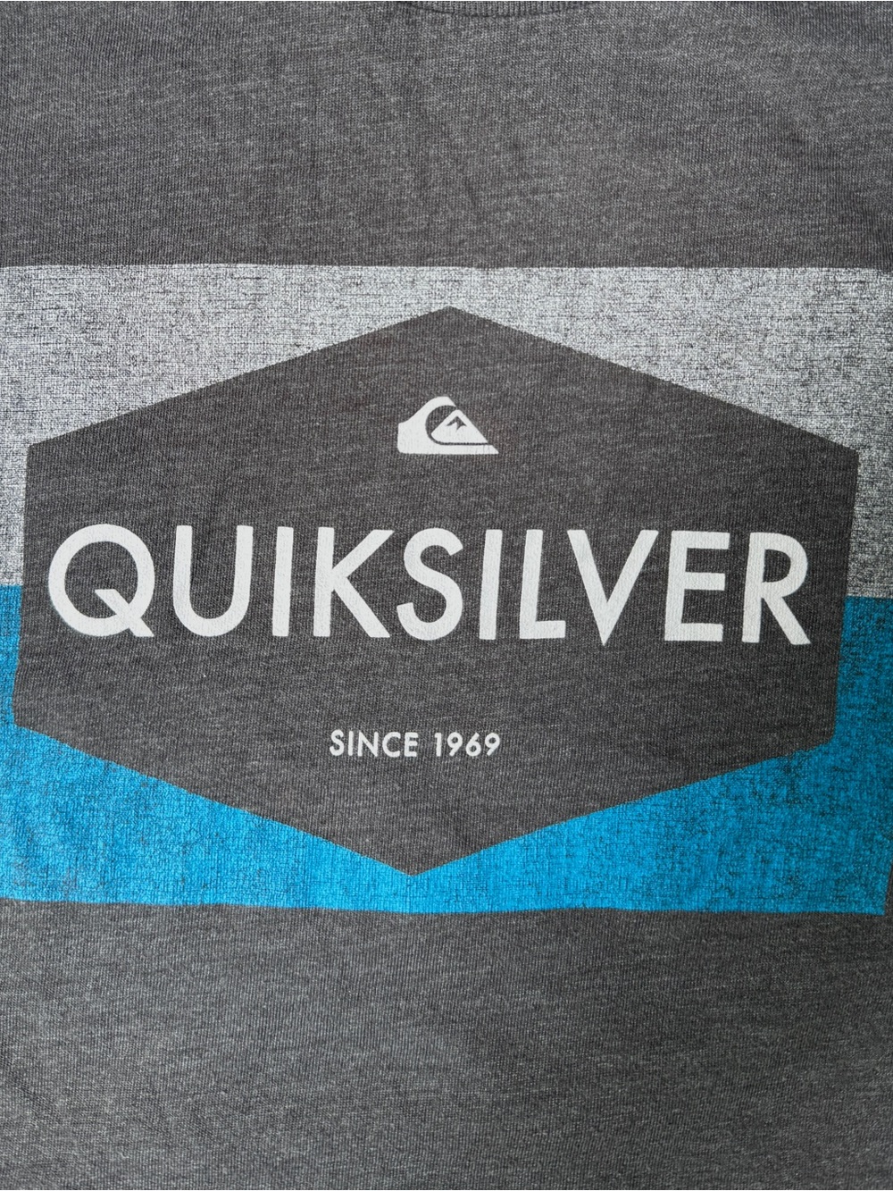 Quiksilver Charcoal gray Graphic surfer style Tee with Blue Accent - Kids Medium - Picture 2 of 3